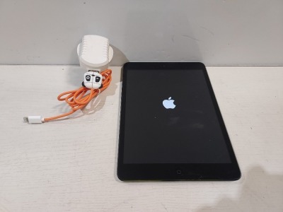 1 X APPLE I PAD MINI TABLET - 16 GB STORAGE - WITH CHARGER