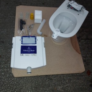 1 X LOOSE VILLEROY AND BOCH FLOOR STANDING WC (4624R001) AND 1 X LOOSE VILEROY AND BOCH CONCEALED CISTERN VICONNECT 2.0 ( 92093300) - BOX IS WATER DAMAGED