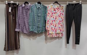 10 X PIECE CLOTHING LOT CONTAINING VARIOUS WOMEN'S CLOTHING SUCH AS SUMMER PONCHO WATER SWIRL PRINT TOP LARGE , NANCYMAC SHORT FINE KNIT CARDIGAN ONE SIZE , ROSEMUNDE WRAP TOP BLACK & YELLOW SIZE 12 ETC TOTAL RETAIL WORTH £300