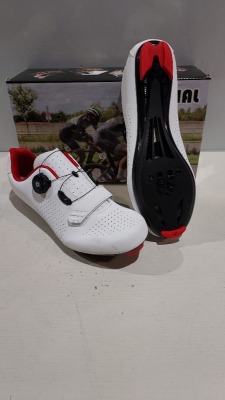 40 X BRAND NEW UPON HIKING - MENS CYCLING SHOES ALL IN MIXED SIZES TO INCLUDE UK 9 .5 / UK 9 / UK 6.5 - ALL IN WHITE AND RED