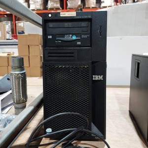 1 X IBM SYSEM X3200 M2 SERVER