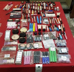 100 + PIECE MIXED MAKEUP LOT CONTAINING 2TRUE UV GEL POLISH / TRUE COLOUR BLUSTER POWDER / PRO PAPARAZZI MASCARA / SUPER CHARGED LIPSTICK / 2TRUE EYE LINER / MATTE FOUNDATION ETC -