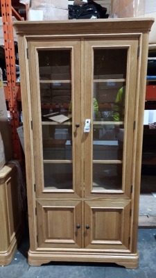 1 X VIDA LIVING CARMEN OAK DISPLAY UNIT 1035 X 460 X 2014 MM ) ( PLEASE NOTE THIS IS CUSTOMER RETURNS )