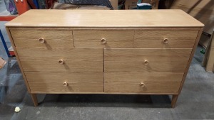 1 X HADLEY WIDE CHEST 7 DRAWER NATURAL OAK ( L 140 cm x D 45 cm X H 84 cm ) ( PLEASE NOTE THIS IS CUSTMER RETURN )