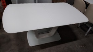 1 X BOXED LAZZARO DINING TABLE IN WHITE EXTENDING 1600/2000 X 900mm (PLEASE NOTE CUSTOMER RETURNS) - 3 BOXES