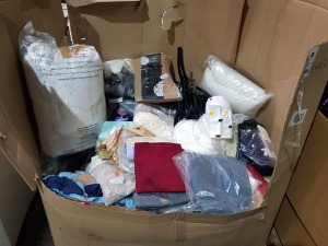 HALF PALLET MIXED CONTAINING SINGLE MATTRESS TOPPER , ONE PAIR SELF LINED EYELET CURTAINS , LUSH DÉCOR ONE SHOWER CURTAIN , PILLOWS , CUSHIONS , BEDDINGS ETC IN A BIG HALF FULL BOX