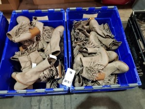 20 X PAIRS OF PEACOCKS WOMEN'S HEELED BOOTS WITH ZIP IN LIGHT BROWN SIZES RANGE FROM 8 TO 4 IN TWO TRAYS (TRAYS NOT INCLUDED).