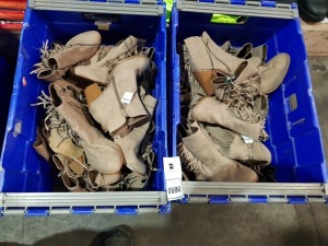 20 X PAIRS OF PEACOCKS WOMEN'S HEELED BOOTS WITH ZIP IN LIGHT BROWN SIZES RANGE FROM 8 TO 4 IN TWO TRAYS (TRAYS NOT INCLUDED).