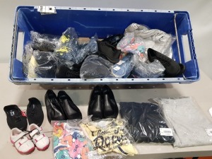 25 X PAIRS OF MIXED KIDS CONTAINING KIDS YELLOW T SHIRT SIZE L , SLAZENGER BOOTS IN BLACK SIZE 2/34 , KIDS FLORAL T - SHIRT SIZE 1-2 YRS , STUDIO BLACK HOODY SIZE 12/14 , BLUE PUMP'S SIZE 8 IN DENIM ETC IN A BIG TRAY (TRAY NOT INCLUDED).)