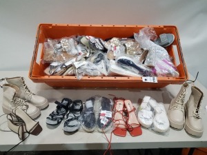 30 X PAIRS OF MIXED WOMEN'S BOOT'S / SLIDER'S CONTAINING FLOWER SLIDER'S IN GOLD SIZE 8 , STRAPPY FLAT SANDAL'S IN BLACK SIZE 4 , SPORTY BALLERINA BOOTS IN NAVY SIZE 7 , I SAW IT FIRST HIGH HEEL SHOES IN PINK/ORANGE SIZE 6 ETC IN A BIG TRAY (TRAY NOT INC