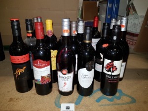 22 X BRAND NEW MIXED ALCOHOL LOT CONTAINING 6 THE ITALIAN JOB RED WINE , 3 JACOB'S CREEK CLASSIC SHIRAZ CABERNET VINTAGE 2015 , BAREFOOT REFRESH CRISP RED WINE , YELLOW TAIL CABERNET SAUVIGNON WINE , LINDEMAN'S BIN 45 CABERNET SAUVIGNON ETC