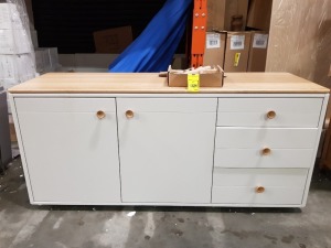 1 X MARLOW LARGE SIDEBOARD WITH CASHMERE OAK TOP - 2 DOOR - 3 DRAWER ( W 145 CM X D 45 CM X H 80 CM ) ( PLEASE NOTE THIS IS CUSTOMER RETURN )