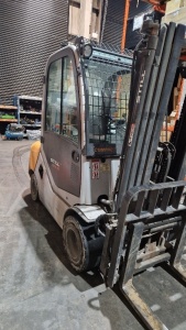 STILL RX 70-35 HYBRID TECHNOLOGY COMPACT FORK LIFT WITH EIGHING SCALES , SIDE SHIFT. SERIAL NUMBER 517324D00194, YEAR 2013. SHOWING 6366 HOURS, WITH KEY