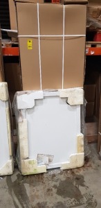 1X BRAND NEW BATHROOM SHOWER SET - 1X SHOWER TRAY 1000 X 760MM - 1X GLASS BIFOLD DOOR - 1000 X 760MM ALL BRACKETS INCLUDED (PLEASE NOTE SHOWER TRAY PACKAGING WATER DAMAGED)