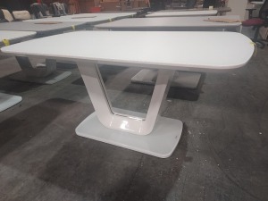 1X LAZZARO EXTENDABLE WHITE DINING TABLE 1600 - 2000 MM PLEASE NOTE CUSTOMER RETURNS