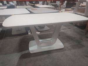 1X LAZZARO EXTENDABLE WHITE DINING TABLE 1600 - 2000 MM PLEASE NOTE CUSTOMER RETURNS