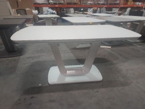 1X LAZZARO EXTENDABLE WHITE DINING TABLE 1600 - 2000 MM PLEASE NOTE CUSTOMER RETURNS