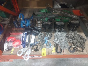 15 PIECE MIXED LOT CONTAINING LADDER LOCKS , CHAIN HOIST'S 1000KG , PROTECTA ROPE , BOTTLE JACK , EAR DEFENDERS , ETC ON HALF A BAY