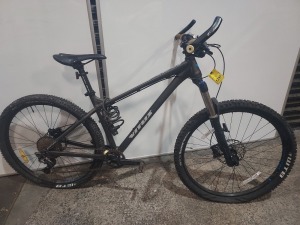 1 X SENTIER VITUS MOUNTAIN BIKE - FRONT SUSPENSHION -45CM FRAME -11 GEARS -DISC BRAKES