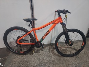 1 X VOO DOO NZUMBI MOUNTAIN BIKE - FRONT SUSPENSION -40CM FRAME -9 GEARS -DISC BRAKES