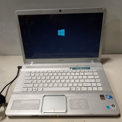 1 X SONY NW15G LAPTOP - INTEL CORE T6500 - 2.1 GHZ - 250 GB HDD - WINDOWS 10 - WITH CHARGER ( FULLY WIPED - O/S INTACT )