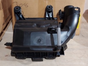 1 BRAND NEW 308 PEUGEOT FILTER AIR BOX