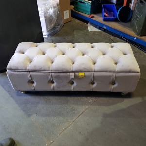 1X GREY VELVET STYLE BUTTONED POUFFE 120X42X50CM PLEASE NOTE CUSTOMER RETURNS