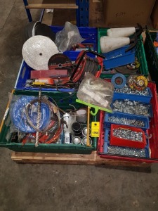 5 X TRAYS OF MIXED TOOLS TO INCLUDE VARIOUS NUTS AND BOLTS - WELDING RODS -0 ROPE - SPRAY BOTTLES - EXTENSION LEAD - CUTTING DISKS - SDS DRILL BITS - SANDING DISK - ETC