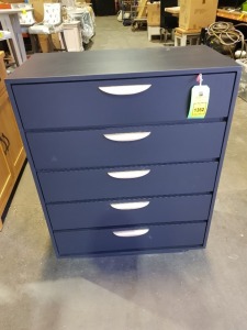 1 X DENIM 5 DRAWER TALL CHEST - IN BLACK W 76 CM X D 40 CM X H 96 CM NOTE THIS IS CUSTOMER RETURN