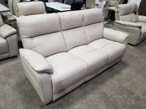 1 X BRAND NEW 3 SEATER SOFA ITALIAN LEATHER IN CREAM