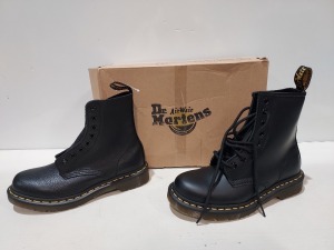 2 X BRAND NEW DR MARTENS 1X 1460 PASCAL VIRGINIA LEATHER BOOTS IN BLACK - 1X 1460 SMOOTH LEATHER BOOTS IN BLACK IN SIZE 4