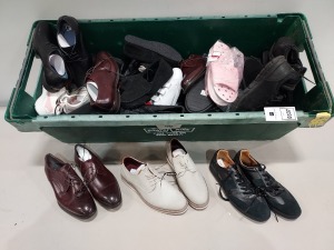 25 PIECE MIXED SHOE/TRAINER LOT INCLUDING FIRETRAP SLIPPERS - 2X REISS BROWNS SHOES £195 - HERS TRAINERS - GIORGIO SHOES - DUNE LONDON TRAINERS ETC ALL IN VARIOUS SIZES - EX SHOP DISPLAY