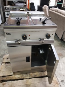 1 X LINCAT COMMERCIAL ELECTRIC 400V DOUBLE DEEP FAT FRYER SN 30115784 (NOTE IN WORKING CONDITION)