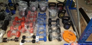 37 + PIECE MIXED WEIGHT-LIFTING EQUIPMENT LOT CONTAINING DUMBBELLS IN VARIOUS COLOURS BLACK , RED AND BLUE WITH VARIOUS WEIGHT 1KG , 2KG , 3KG , KETTELBELLS IN VARIOUS WEIGHT 5KG , 10KG , 15 KG ON HALF A BAY