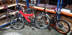 3 PIECE MIXED BIKE LOT CONTAINING 1 X PIRANHA BMX - 1 X EPIC DYNAMIX - 1 X UNKNOWN