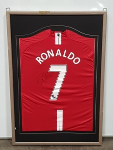 1 X CRISTIANO RONALDO SIGNED MANCHESTER UNITED HOME NO. 7 SHIRT ( 2007 -2009 ) NO CERTIFICATE ( NOTE NO GLASS IN FRAME AND CELLOTAPE MARKS ON FRAME )