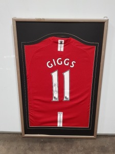 1 X RYAN GIGGS SIGNED MANCHESTER UNITED NO.11 HOME SHIRT (2007 - 2009 ) NO CERTIFICATE ( NOTE-GLASS NOT IN FRAME AND CELLOTAPE MARKS ON FRAME )