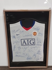 1 X MANCHESTER UNITED SQUAD SIGNED 3RD SHIRT. NO CERTIFICATE ( NOTE - GLASS BROKEN - CELLOTAPE MARKS ON FRAME AND INSIDE GLASS )