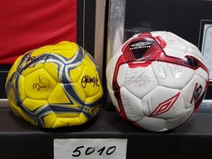 2 X MANCHESTER UNITED SQUAD SIGNED UMBRO FOOTBALLS. NO CERTIFICATES ( NOTE SOME PAINT MARKS ON YELLOW BALL )