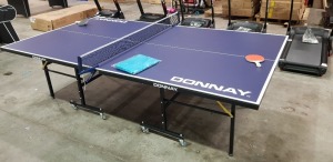 1 X DONNAY FULL SIZE PREMIUM INDOOR / OUTDOOR TABLE TENNIS TABLE - IN BLUE ( PLEASE NOTE THIS IS CUSTOMER RETURN ) - IN BOX