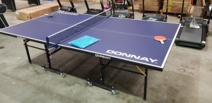 1 X DONNAY FULL SIZE PREMIUM INDOOR / OUTDOOR TABLE TENNIS TABLE - IN BLUE ( PLEASE NOTE THIS IS CUSTOMER RETURN ) - IN BOX