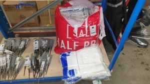 68 BRAND NEW WHITE HEAVY DRILL APRONS WITH POCKETS