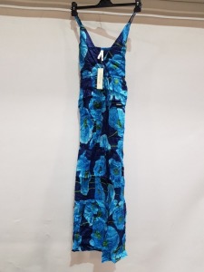 12 X BRAND NEW PISTACHIO SUMMER DRESSES IN BLUE FLORAL COLOUR 6 X SIZE SMALL / 6 X SIZE MEDIUM RRP £ 24.99 - TOTAL RRP £ 299.88