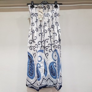 11 X BRAND NEW PISTACHIO FLORAL 3 WAY DRESSES CAN BE USED AS SKIRT , STRAPLESS DRESS OR HALTER NECK DRESS IN SIZE MEDIUM IN BLUE/WHITE - RRP EACH £24.99 - TOTAL £274.99