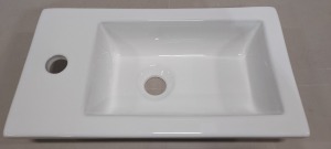 60 X BRAND NEW 460 SLIM CERAMIC BASINS ( CODE : 811 ) SIZE : LENGTH 46 CM / WIDTH 33.5 CM / HEIGHT 13 CM - ON 1 PLT