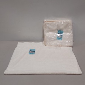 30 X BRAND NEW MUSBURY SOFT 'N' DRY BATH TOWELS IN IVORY COLOUR (SIZE : 70 X 127 CM ) - IN 1 BOX