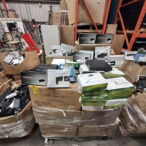 1 X FULL PALLET OF IT EQUIPMENT CONTAINING COMPOINT 8 PORT ETHERNET SWITCH, DYNAMODE 3.5'' SATA/IDE ENCLOSURE, HDD LAN ENCLOSURE, USB PRINTER CABLES, ETC (PLEASE NOTE ALL CUSTOMER RETURNS)