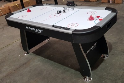 1 X BRAND NEW BOXED DUNLOP 6 FT AIR HOCKEY TABLE WITH 240 V FAN MOTOR - INCLUDES SCORER / PUSHERS AND PUCKS SIZE : 183 CM X 93 CM X 78 CM - IN 1 BOX