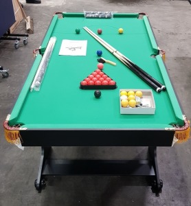 1 X BOXED DONNAY FOLDABLE 6 FT SNOOKER TABLE - ON WHEELS - INCLUDES BALLS / QUES / CHALK AND TRIANGLE ( PLEASE NOTE THIS IS CUSTOMER RETURNS )