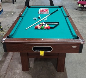 1 X GAMESSON 7 FT POOL TABLE - INCLUDE SNOOKER BALLS / BILLARD BALLS / BRUSH / CUES / CHALK AND TRAINGLE ( PLEASE NOTE THIS IS CUSTOMER RETURNS ) - BIG DAMAGE ON SIDE FRAME AND SOME VENNER IS LIFTING